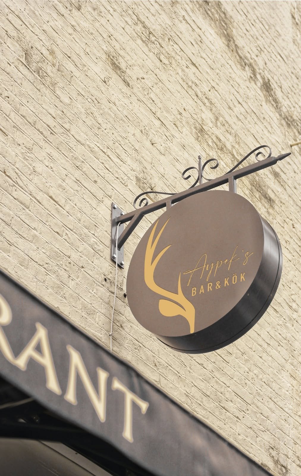 Aypek's Bar & Kök skylt på fasaden i Njurunda